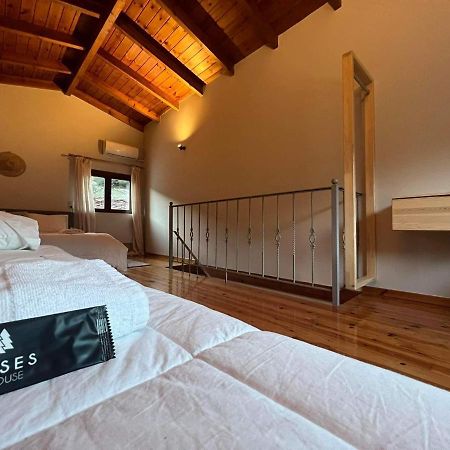 Guesthouse Mouses กาลาวริตา ภายนอก รูปภาพ