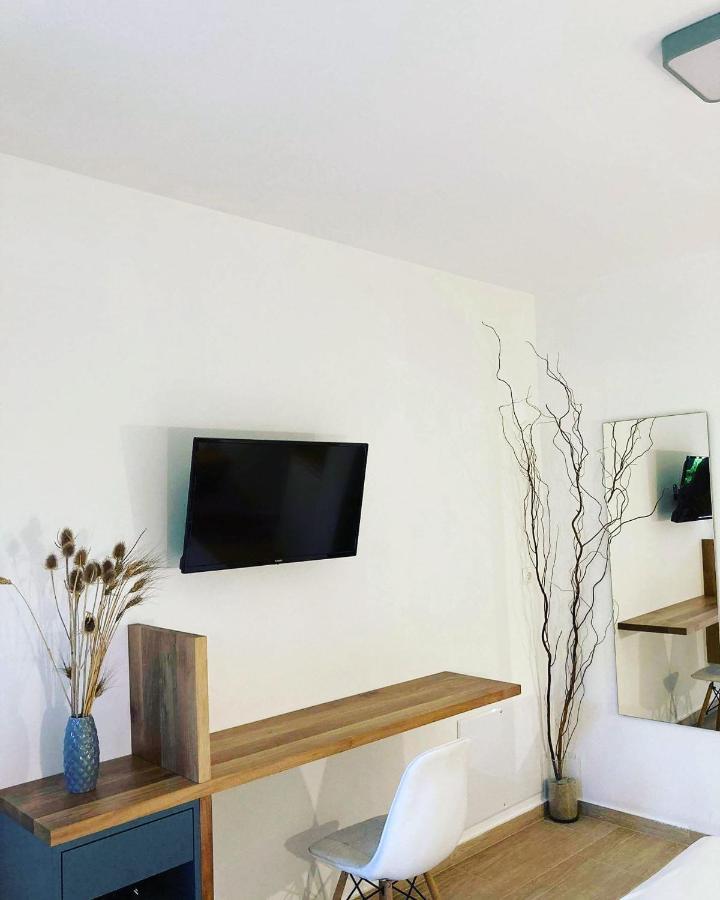 Guesthouse Mouses กาลาวริตา ภายนอก รูปภาพ