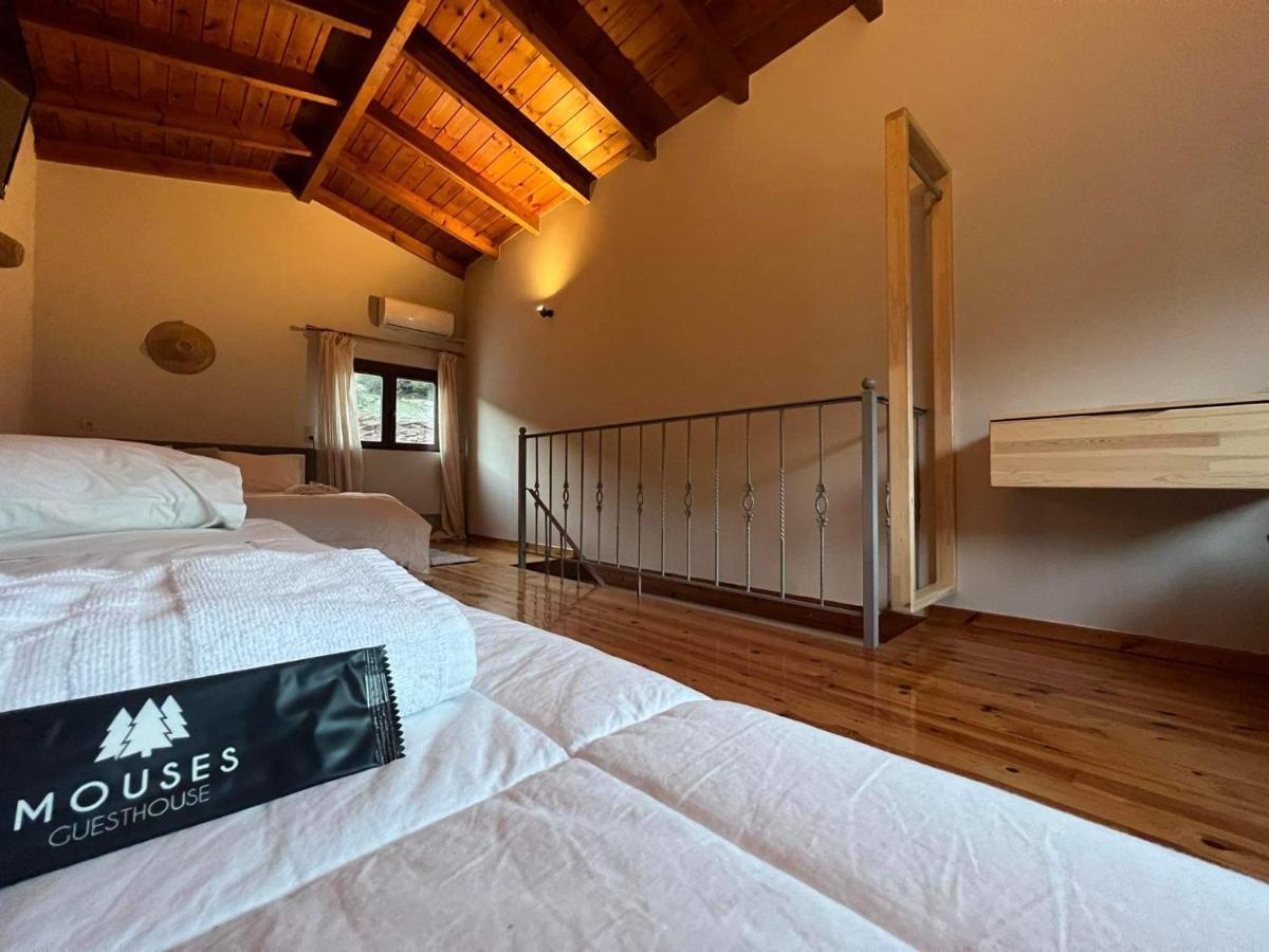 Guesthouse Mouses กาลาวริตา ภายนอก รูปภาพ
