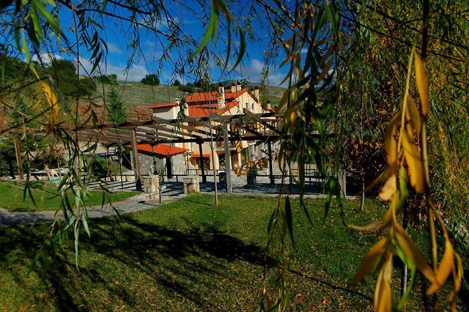 Guesthouse Mouses กาลาวริตา ภายนอก รูปภาพ