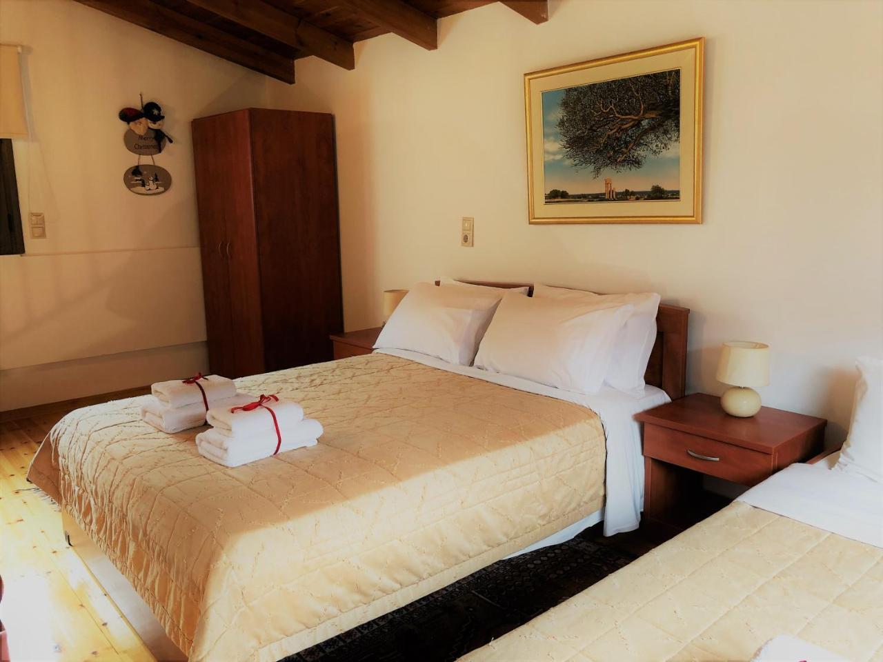 Guesthouse Mouses กาลาวริตา ภายนอก รูปภาพ