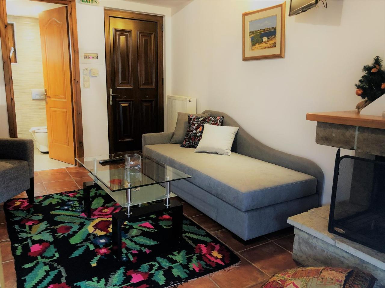 Guesthouse Mouses กาลาวริตา ภายนอก รูปภาพ