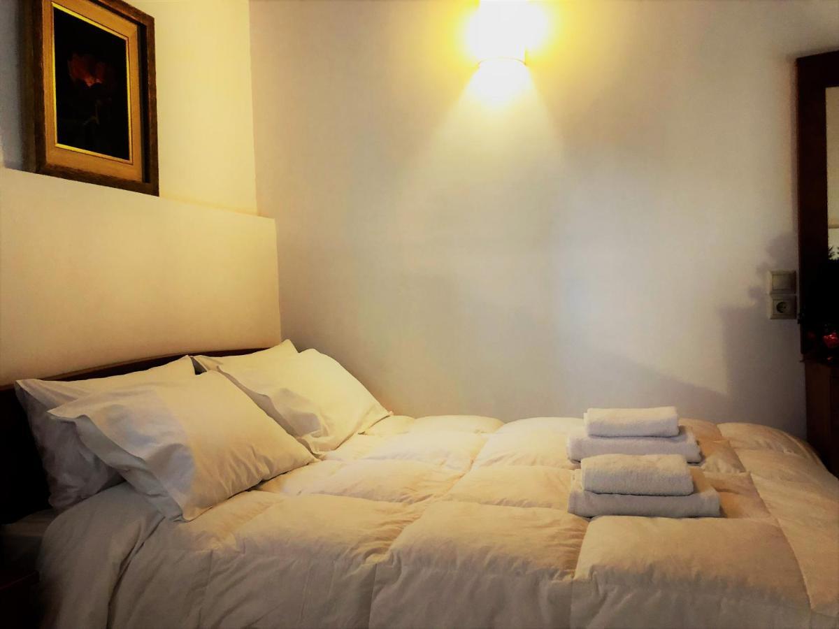 Guesthouse Mouses กาลาวริตา ภายนอก รูปภาพ
